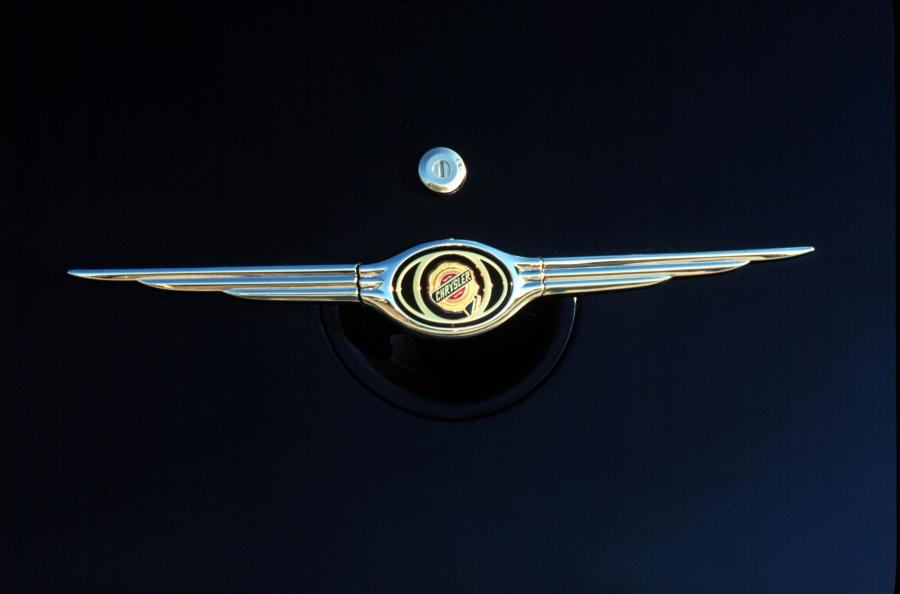 Логотип Chrysler PT Cruiser 2001 года  (фото 28 из 141)